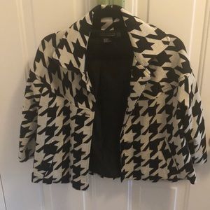 Houndstooth crop cape type jacket w 3/4 sleeves